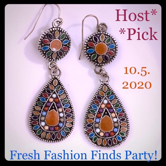 Jewelry - ⭐️HP!⭐️ EUC Rainbow & silver dangle earrings